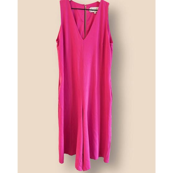 Vibrant Pink Culotte Jumpsuit with V-Neckline - Picture 2 of 9